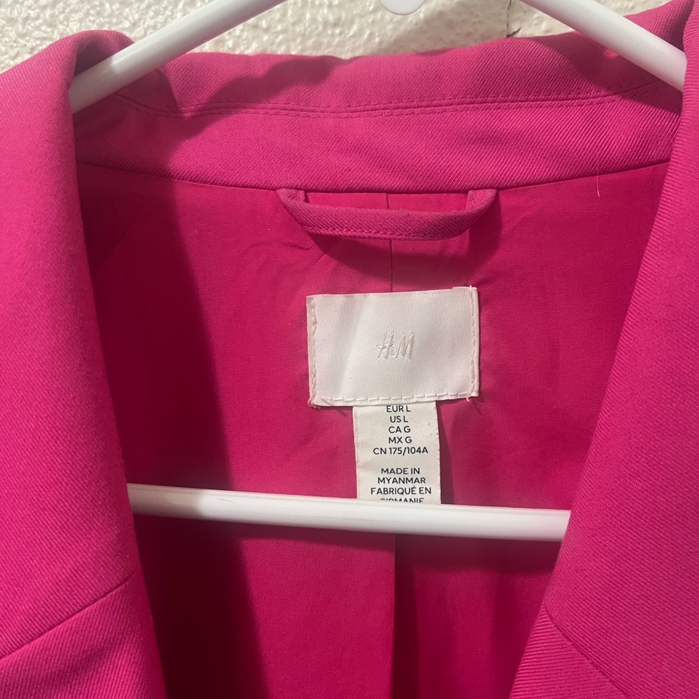 H&M hot pink blazer. Size large. Great condition. Worn once.